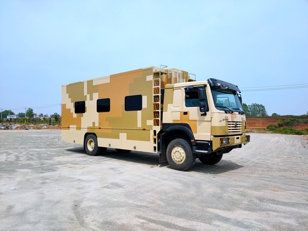 重汽豪沃四驅(qū)野戰(zhàn)宿營車(12人)