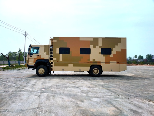 重汽豪沃四驅(qū)野戰(zhàn)宿營車(12人)