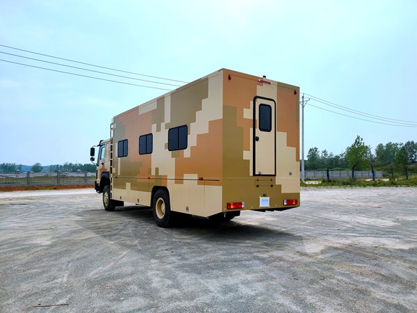 重汽豪沃四驅(qū)野戰(zhàn)宿營車(12人)